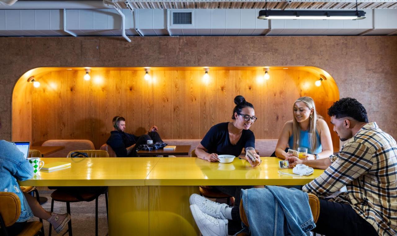 Lylo Auckland Hotel ภายนอก รูปภาพ Students studying at the University of New South Wales