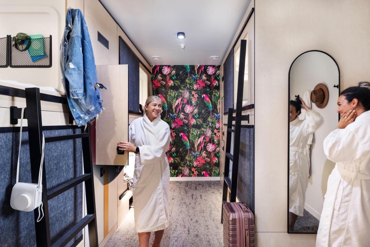 Lylo Auckland Hotel ภายนอก รูปภาพ A room at the hotel