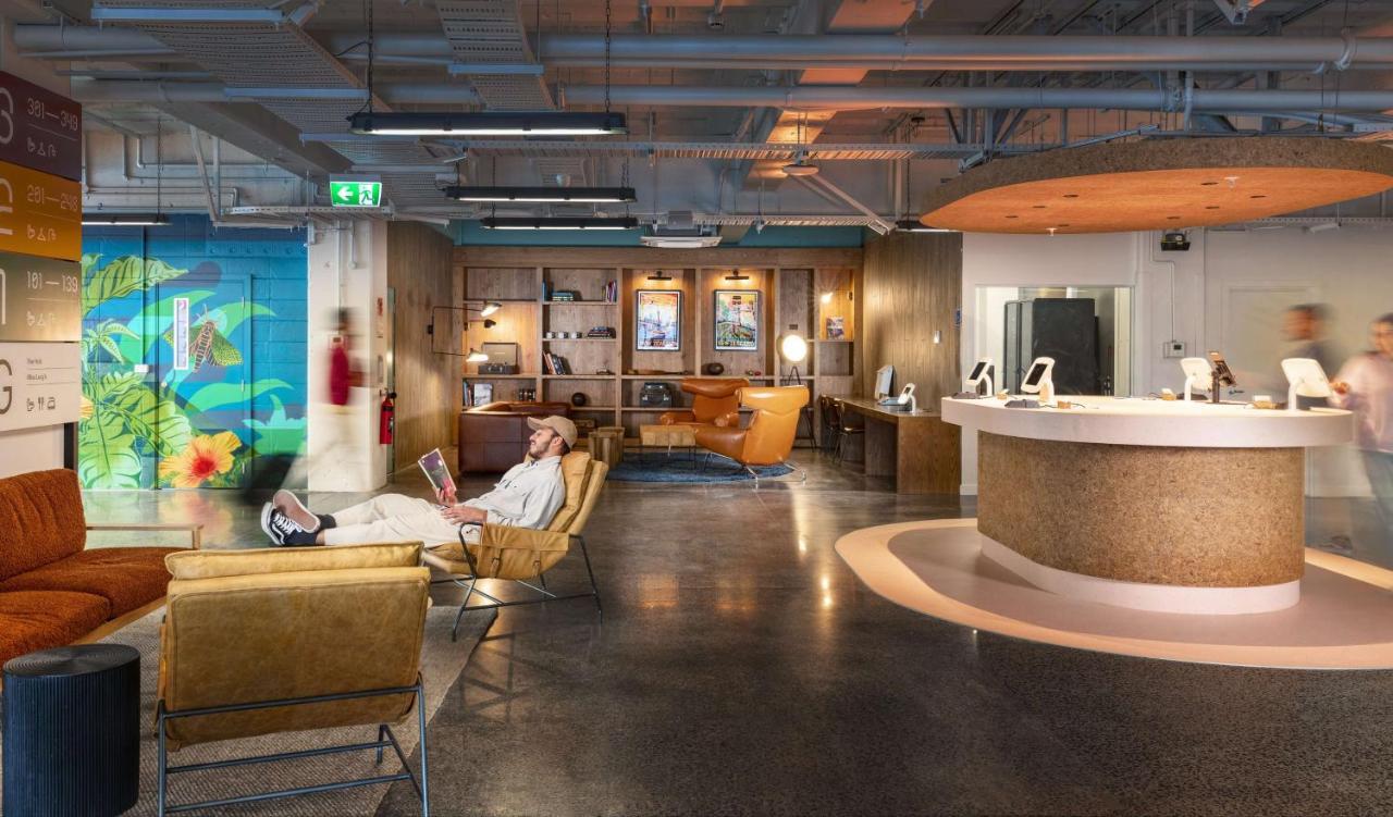 Lylo Auckland Hotel ภายนอก รูปภาพ The lounge at the airport