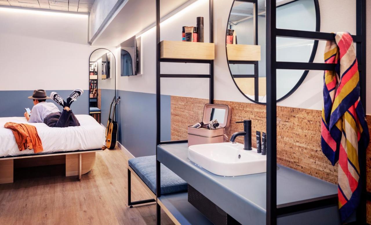 Lylo Auckland Hotel ภายนอก รูปภาพ A room at the hotel