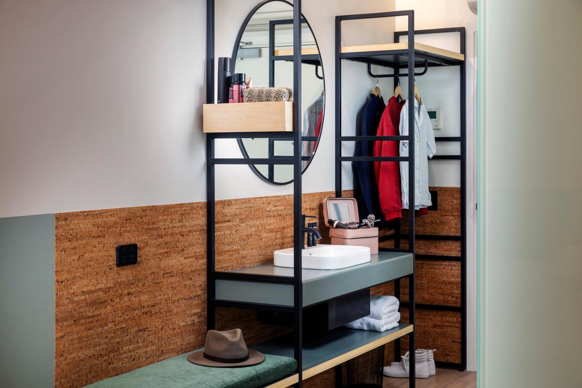 Lylo Auckland Hotel ภายนอก รูปภาพ A room at the hotel