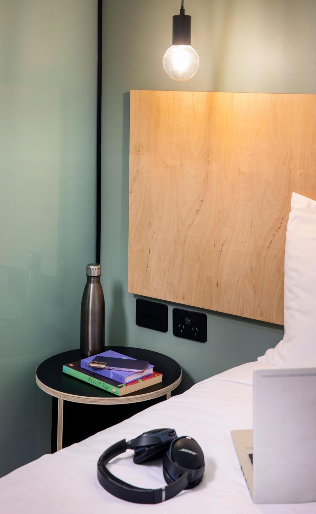 Lylo Auckland Hotel ห้อง รูปภาพ A room at the hotel